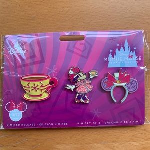 Disney Minnie Mouse main attraction March pins